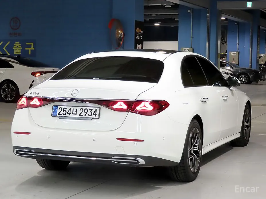 Фото 4 - Mercedes-Benz E-Class