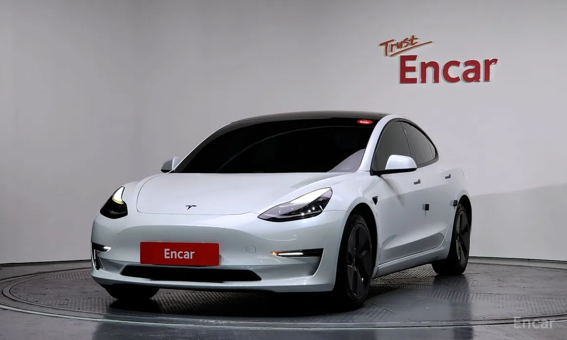 Фото 1 - Tesla Model 3