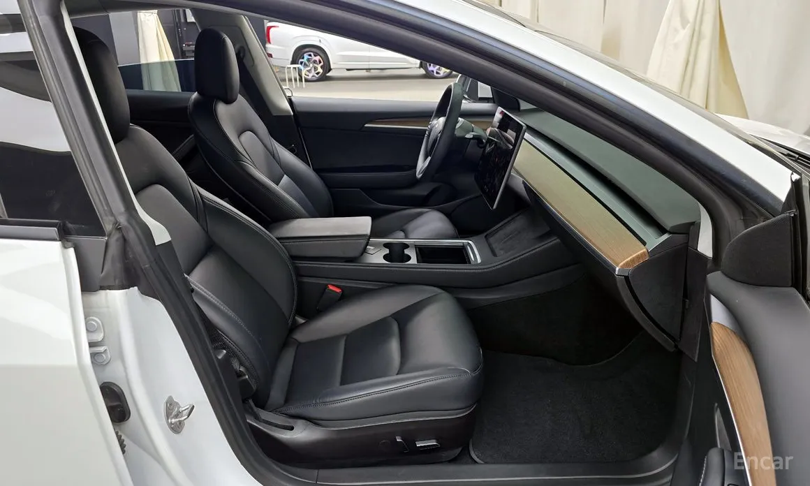 Фото 11 - Tesla Model 3