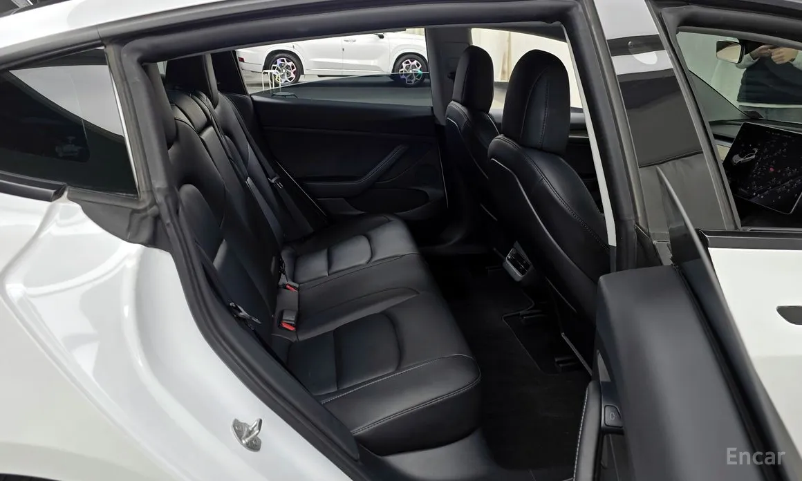 Фото 12 - Tesla Model 3