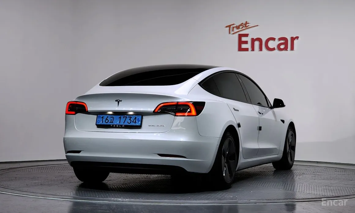 Фото 2 - Tesla Model 3