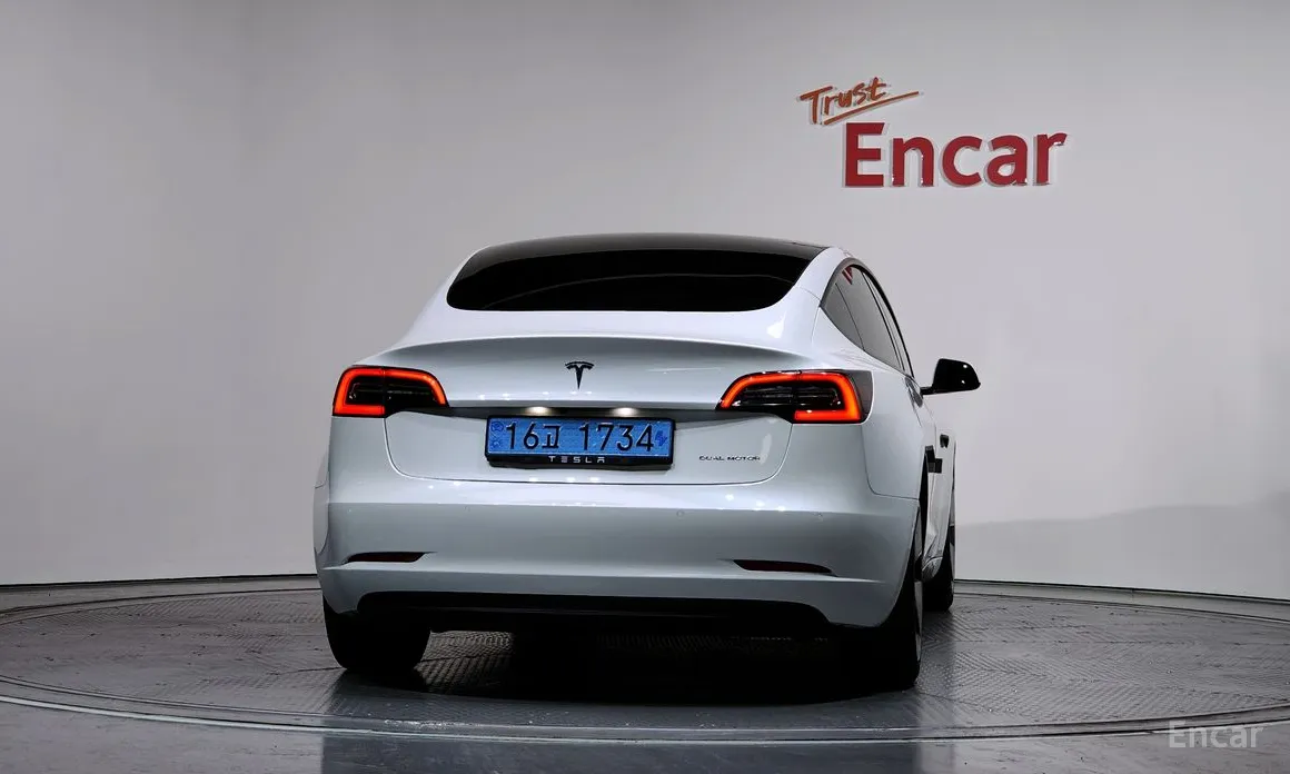 Фото 4 - Tesla Model 3