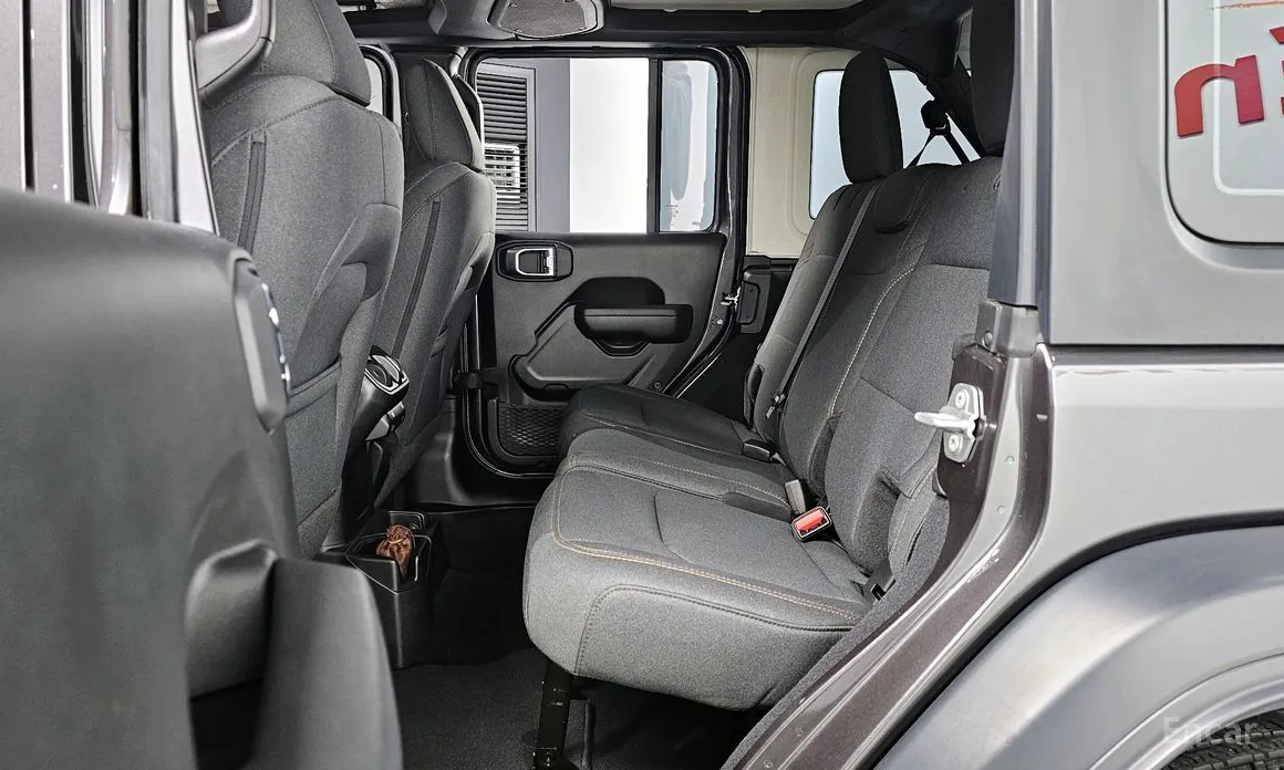 Фото 12 - Jeep Wrangler