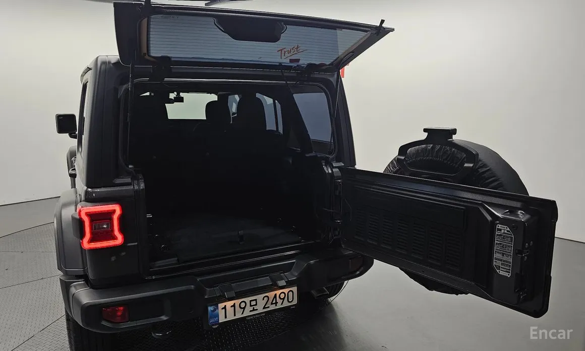 Фото 20 - Jeep Wrangler