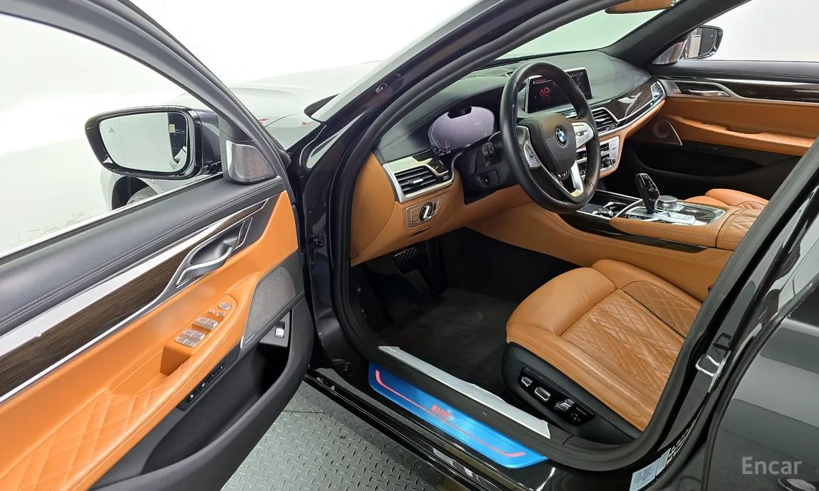 Фото 10 - BMW 7 Series