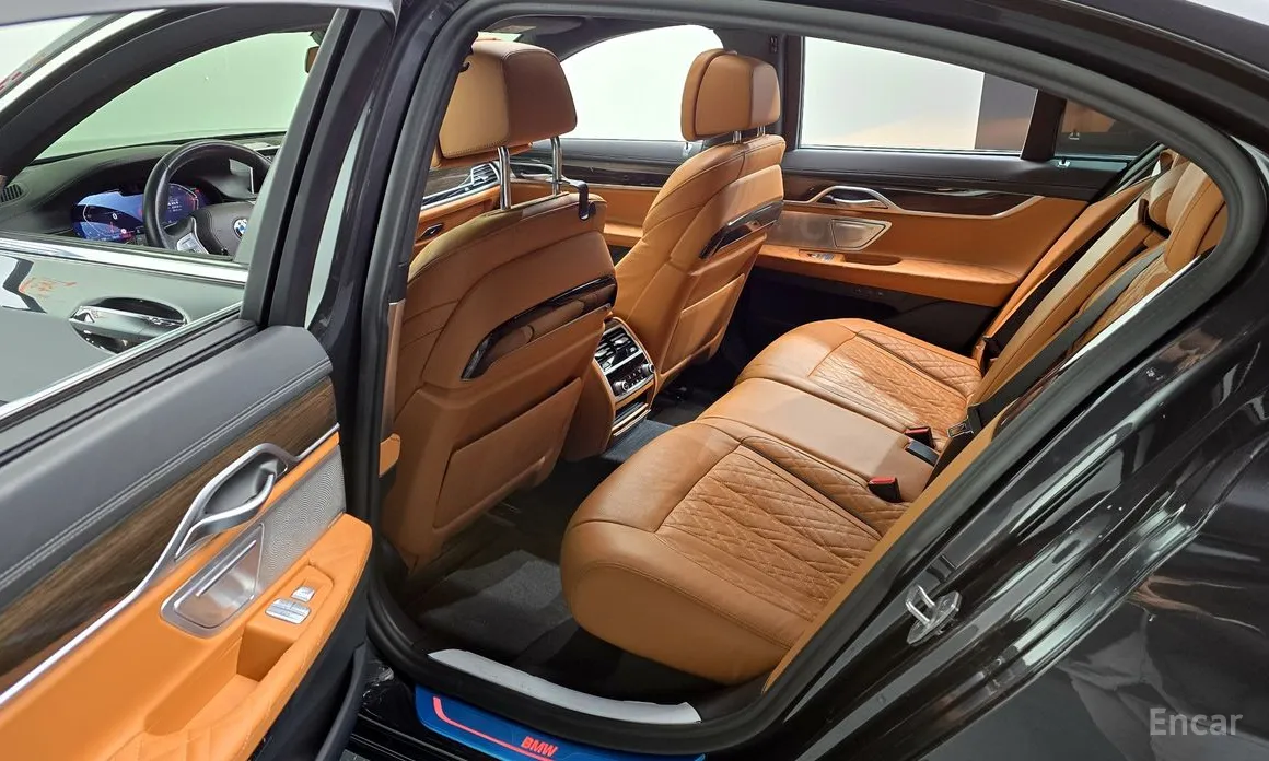 Фото 11 - BMW 7 Series