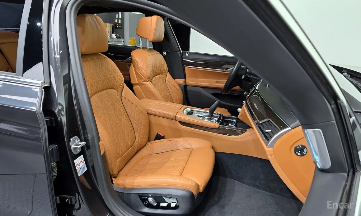 Фото 12 - BMW 7 Series