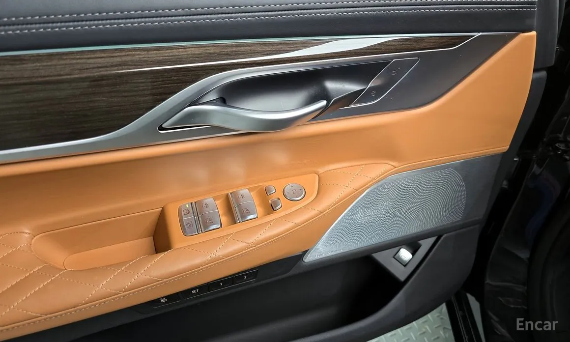 Фото 14 - BMW 7 Series