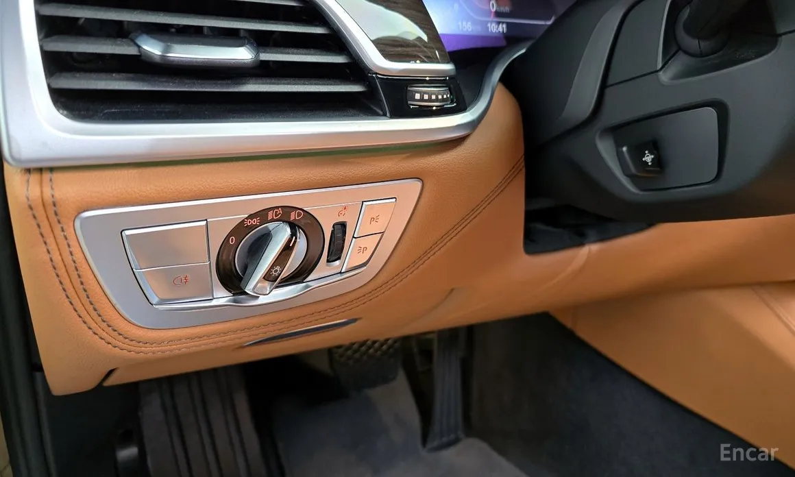 Фото 15 - BMW 7 Series