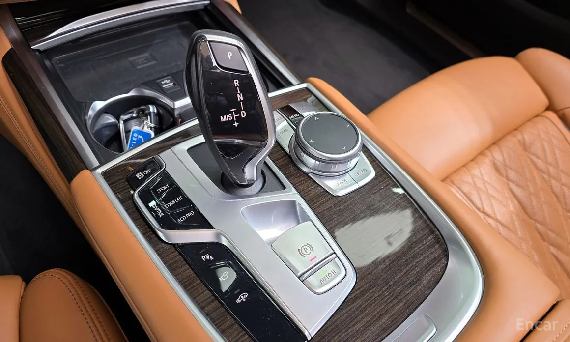Фото 9 - BMW 7 Series