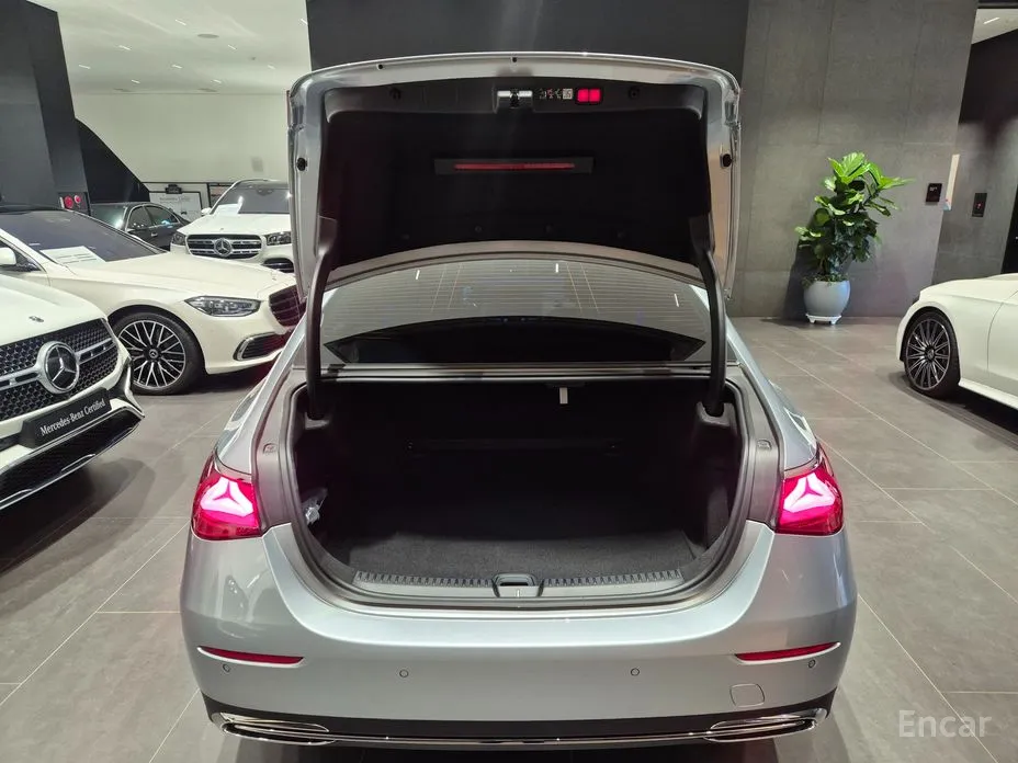 Фото 11 - Mercedes-Benz E-Class