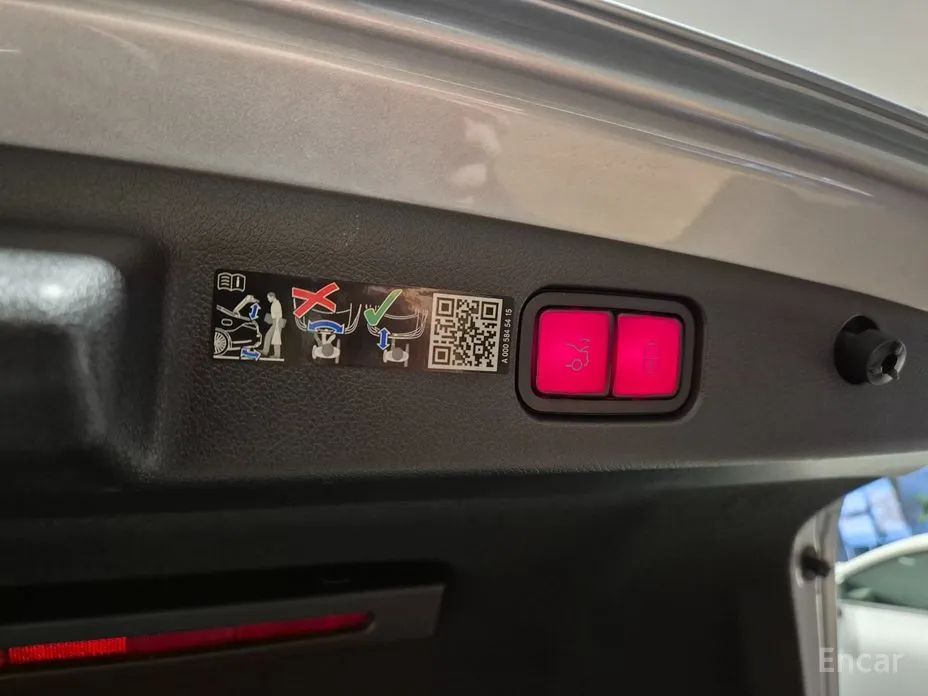 Фото 15 - Mercedes-Benz E-Class