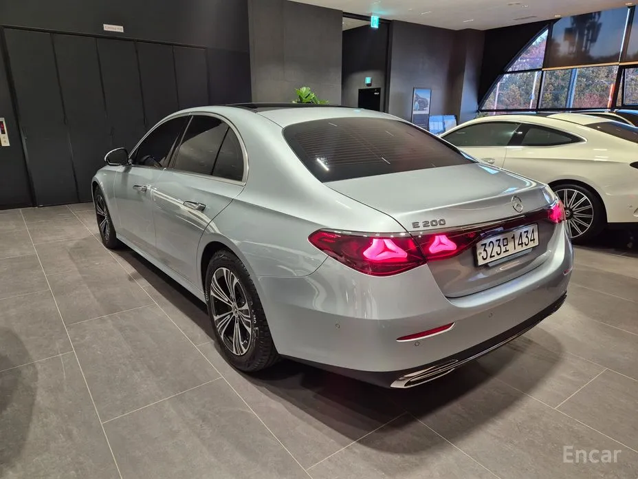 Фото 2 - Mercedes-Benz E-Class