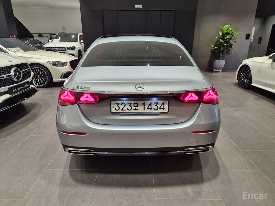 Фото 4 - Mercedes-Benz E-Class