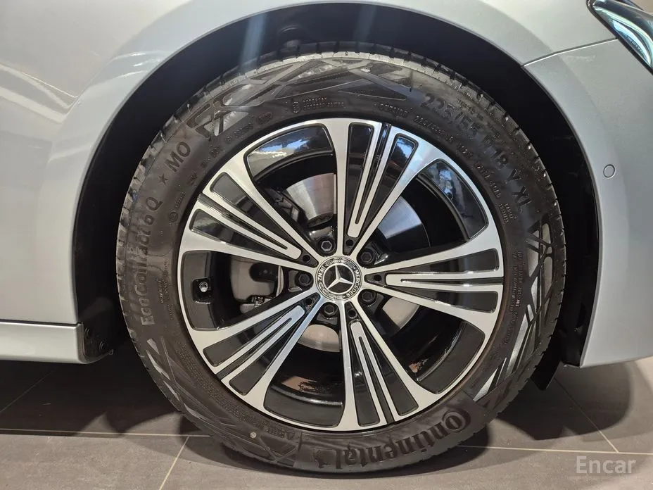 Фото 5 - Mercedes-Benz E-Class