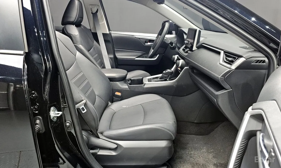 Photo 11 - Toyota RAV4