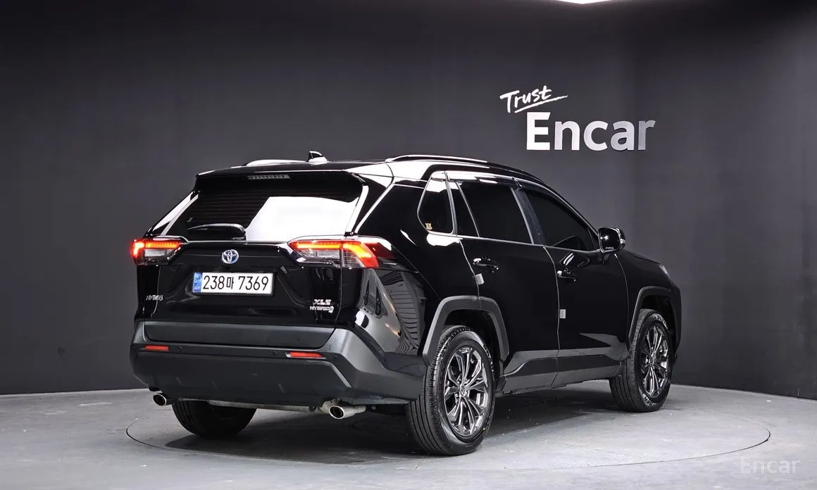 Photo 2 - Toyota RAV4