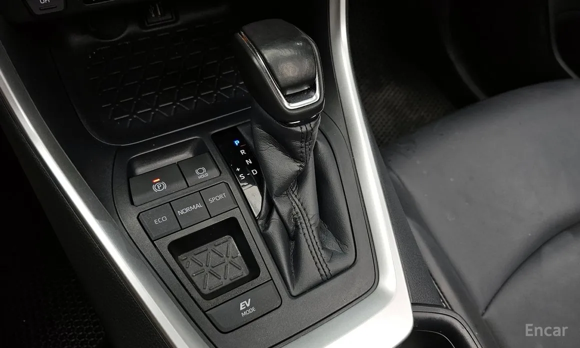 Photo 9 - Toyota RAV4