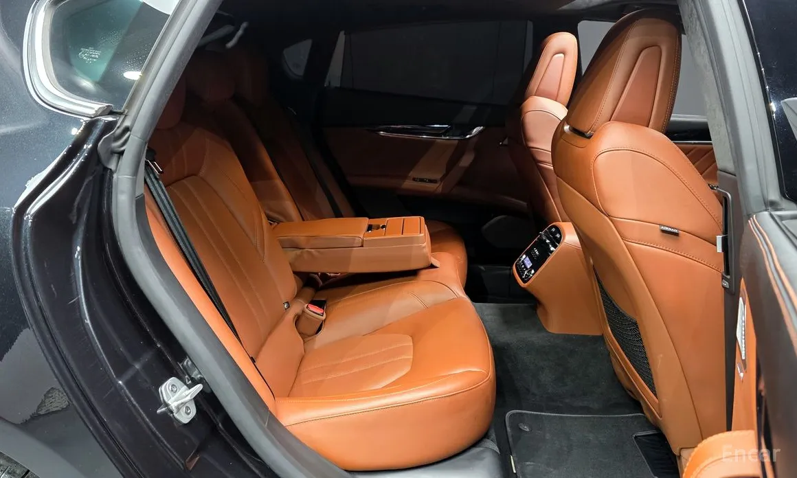 Фото 12 - Maserati Quattroporte