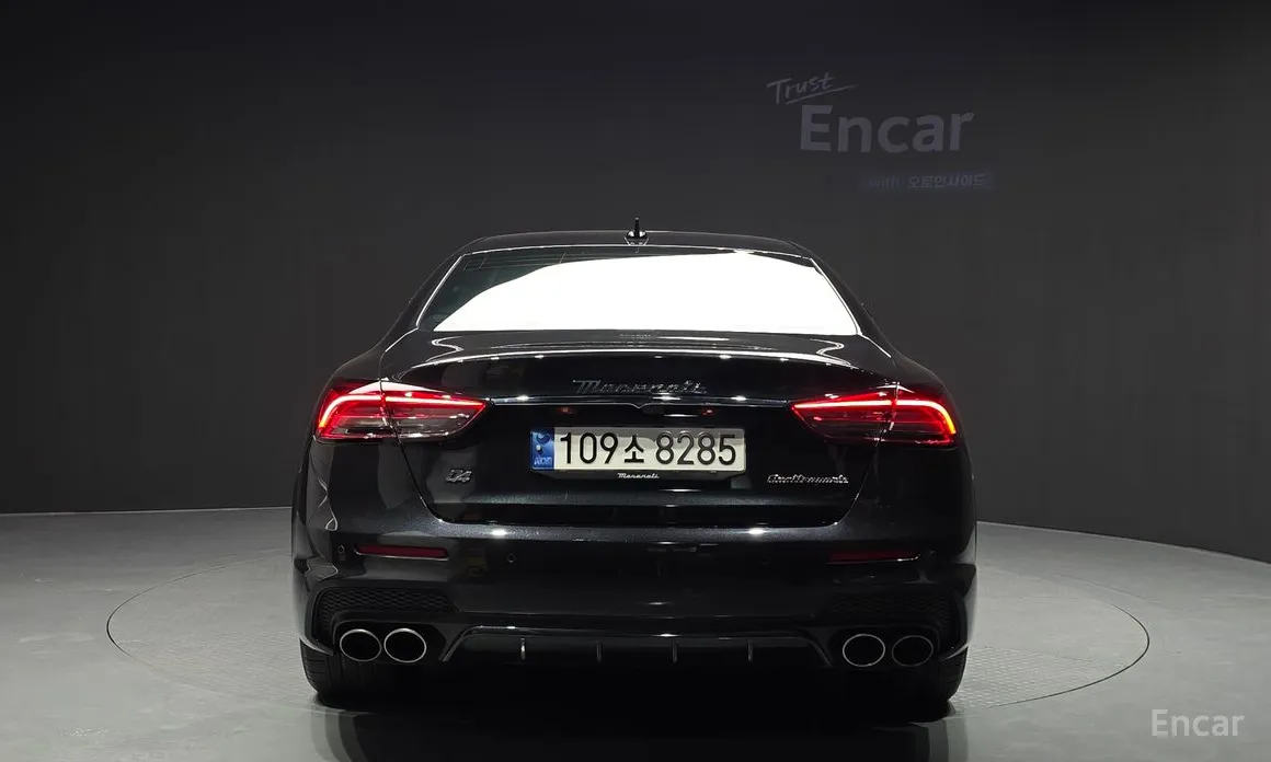Фото 4 - Maserati Quattroporte