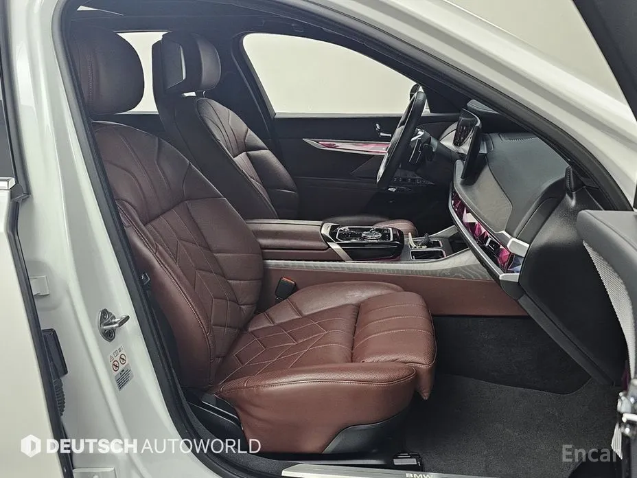 Фото 10 - BMW 7 Series