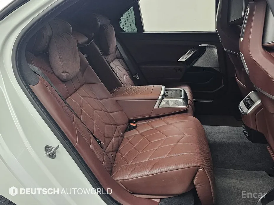 Фото 12 - BMW 7 Series