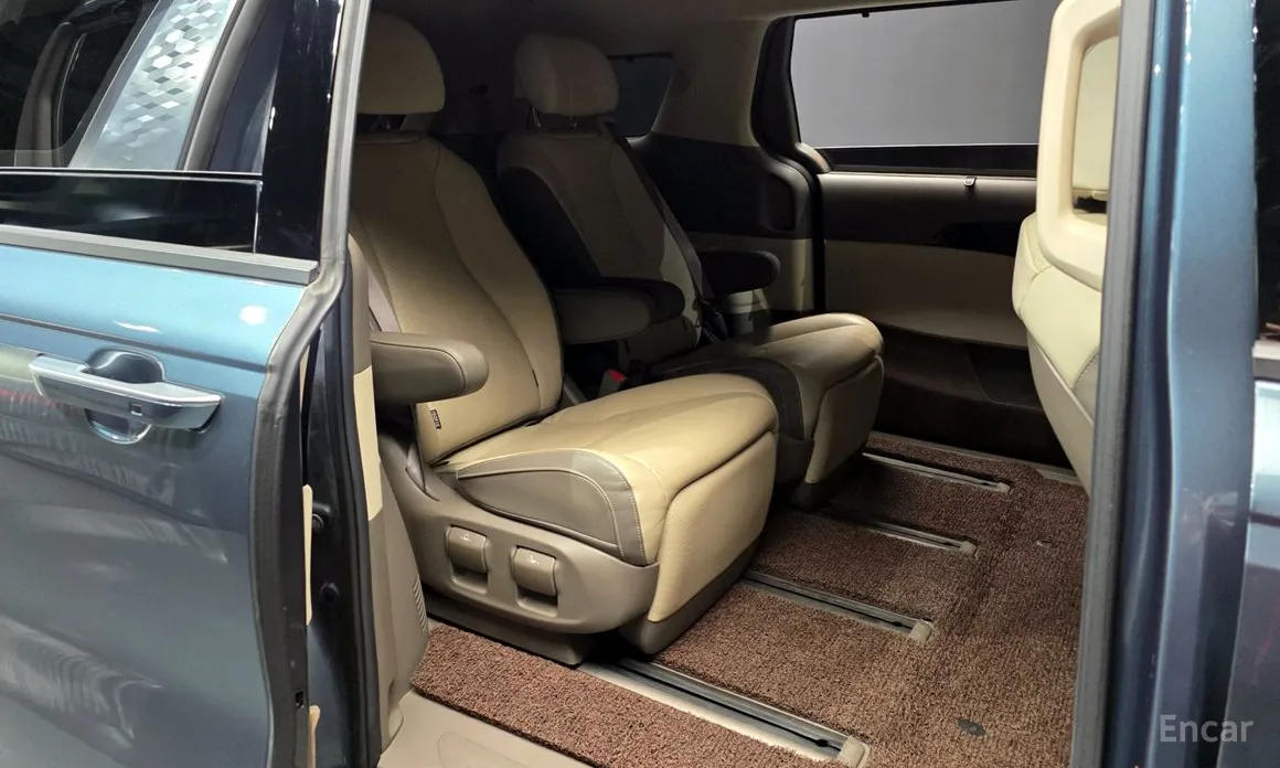 Фото 12 - Kia Carnival