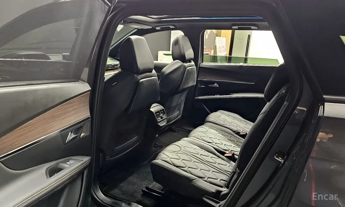 Фото 11 - Peugeot 5008