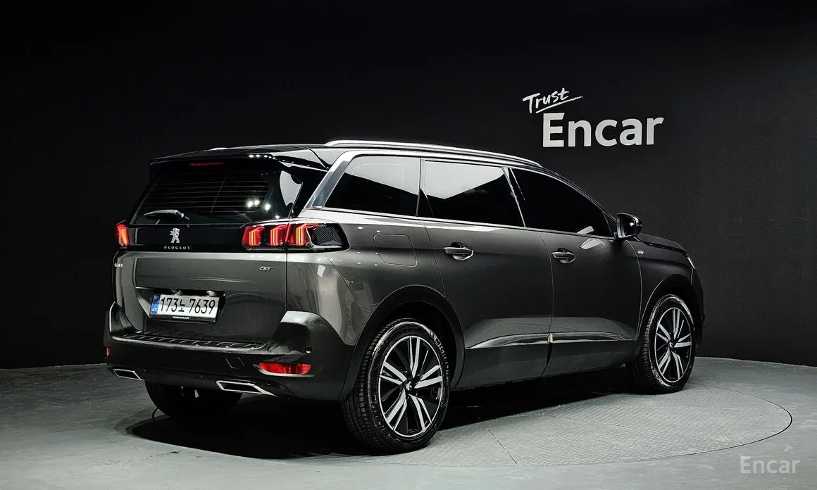 Фото 2 - Peugeot 5008