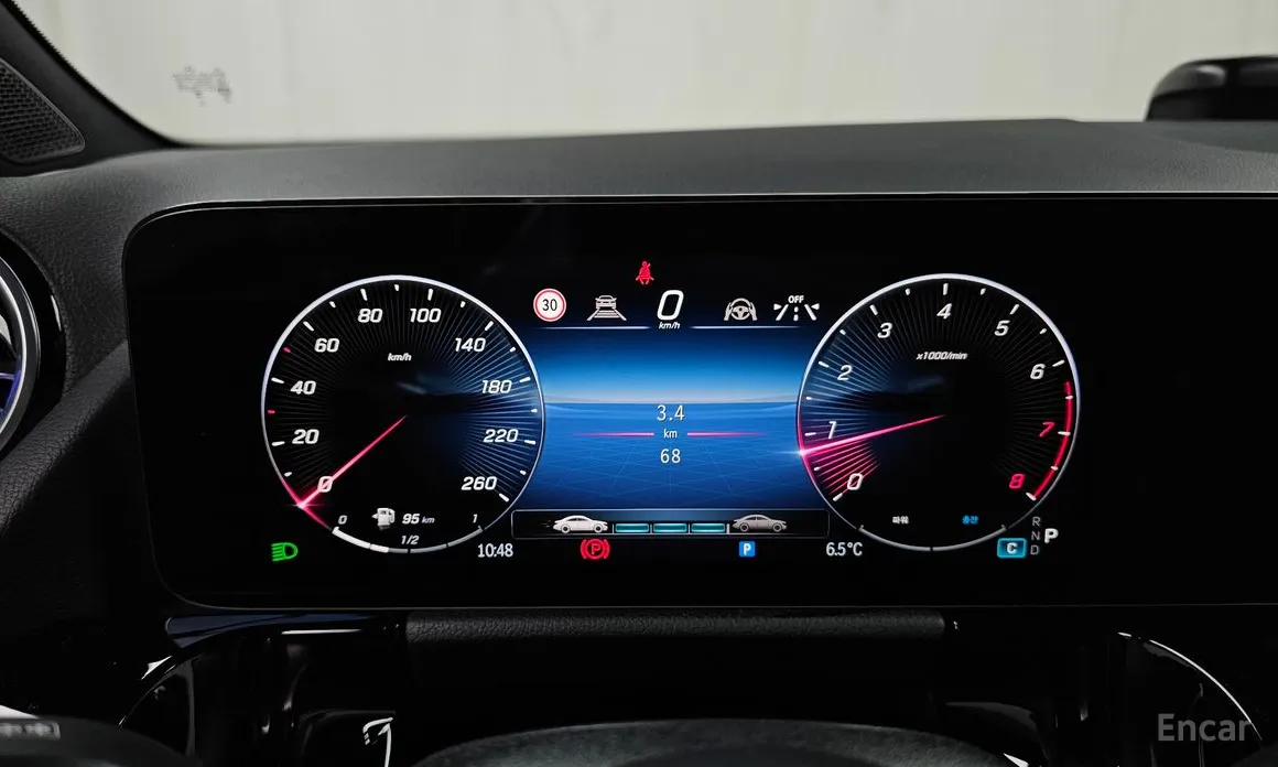 Фото 8 - Mercedes-Benz GLA-Class