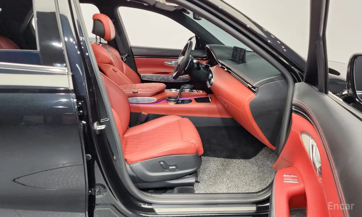 Photo 11 - Genesis GV70