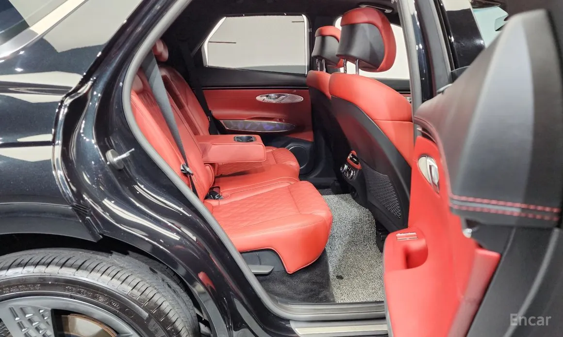 Photo 12 - Genesis GV70