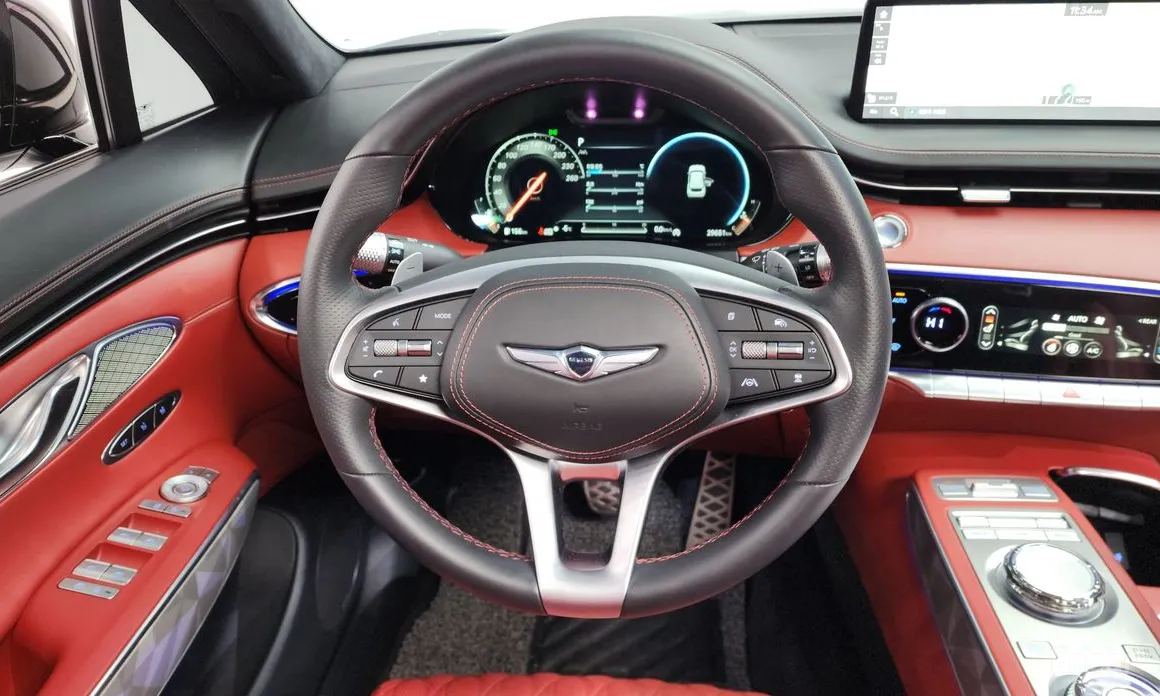 Photo 13 - Genesis GV70