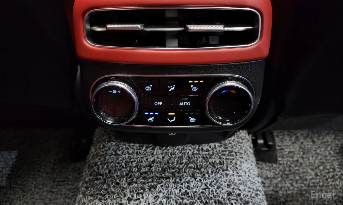 Photo 18 - Genesis GV70