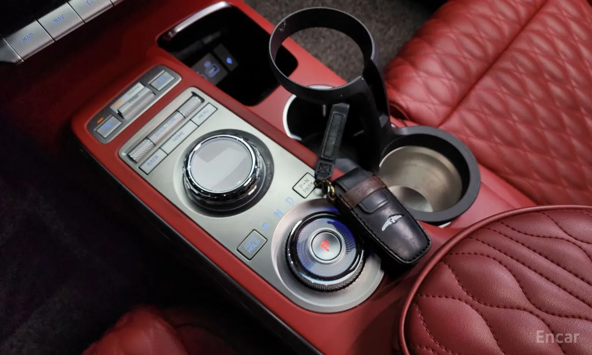 Photo 9 - Genesis GV70