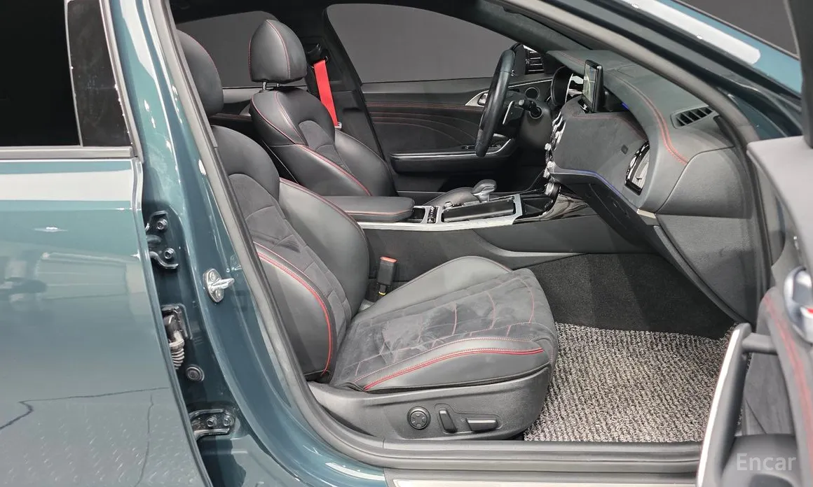 Фото 11 - Kia Stinger