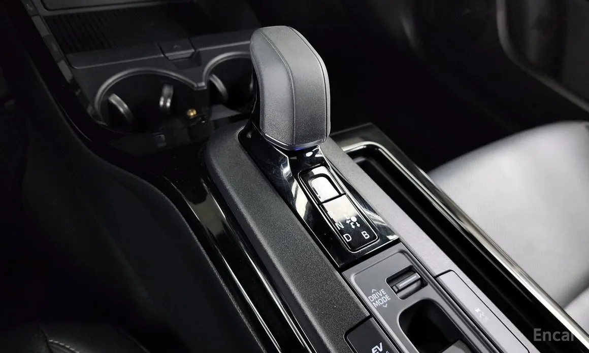 Фото 9 - Toyota Prius