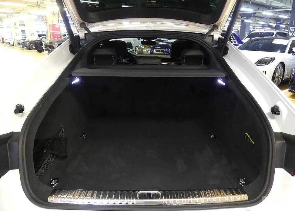 Фото 10 - Audi A7