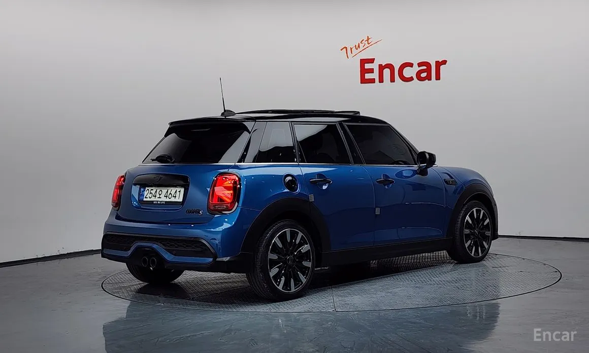 Фото 2 - Mini Cooper