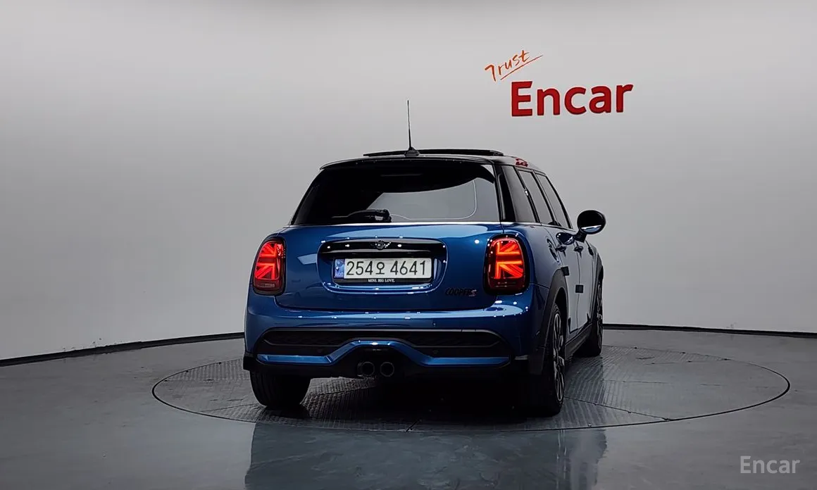 Фото 4 - Mini Cooper