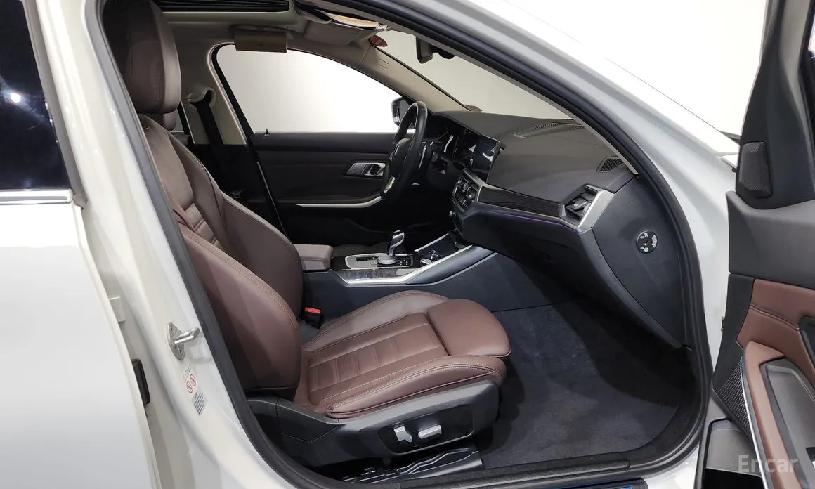 Photo 11 - BMW 3 Series