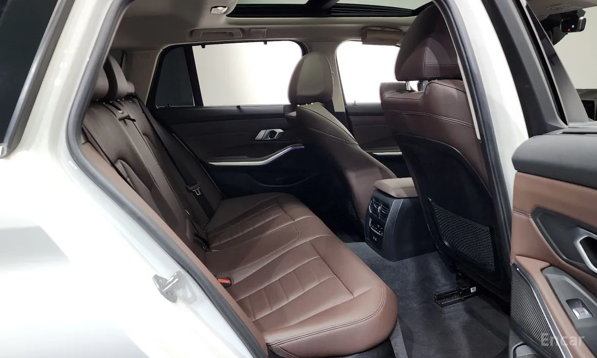 Photo 12 - BMW 3 Series