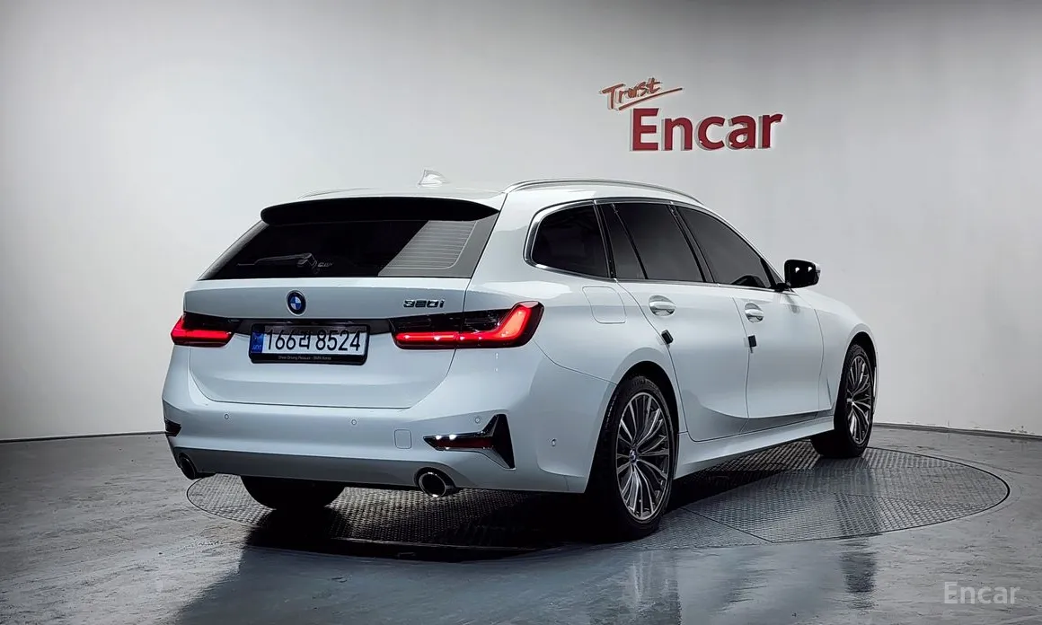 Photo 2 - BMW 3 Series