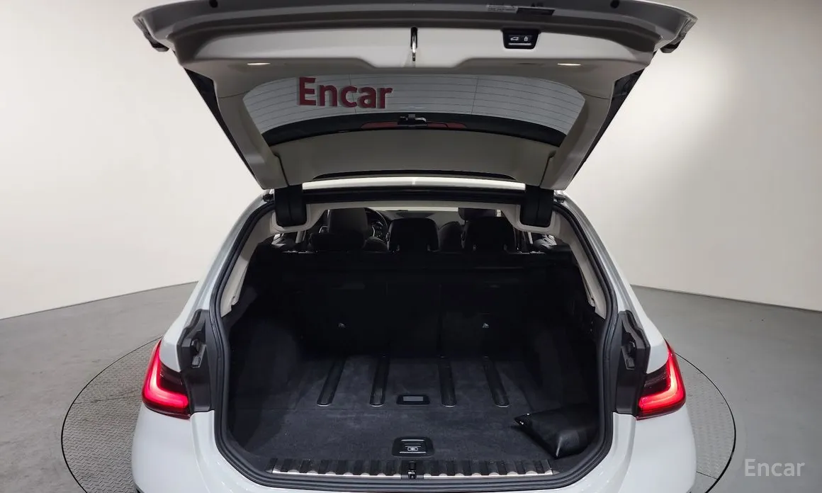 Photo 20 - BMW 3 Series