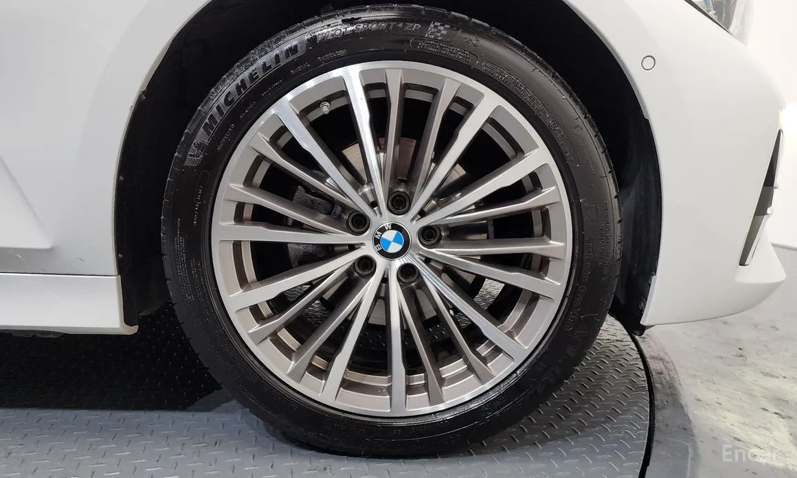 Photo 5 - BMW 3 Series