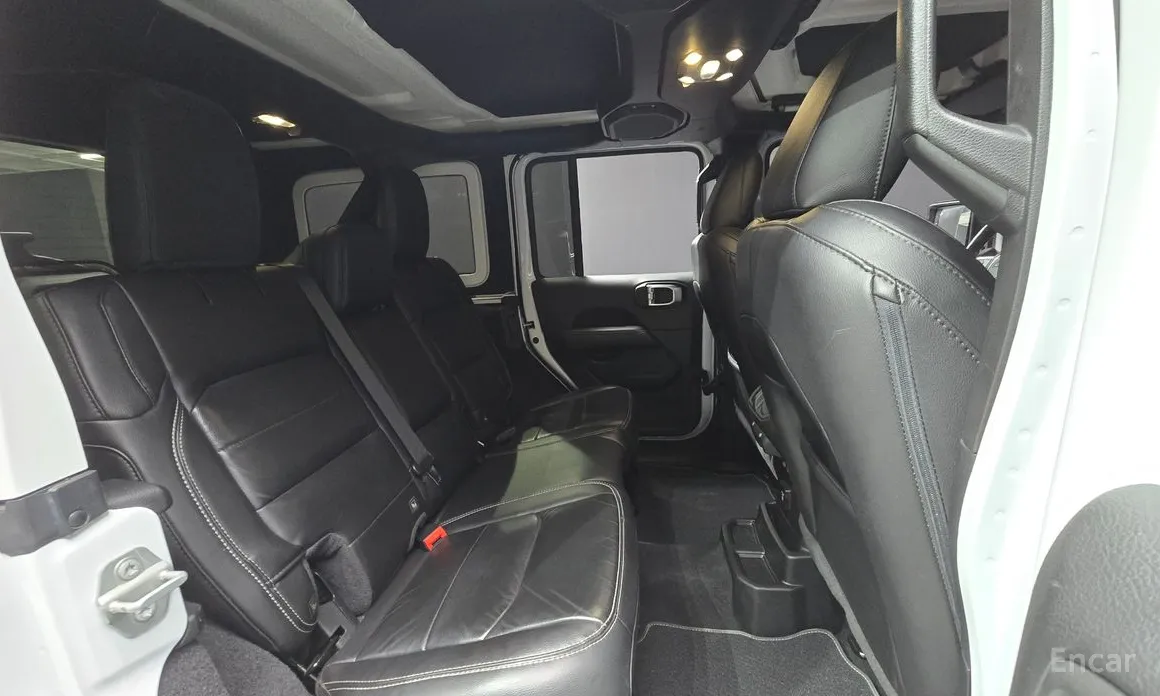 Фото 12 - Jeep Wrangler