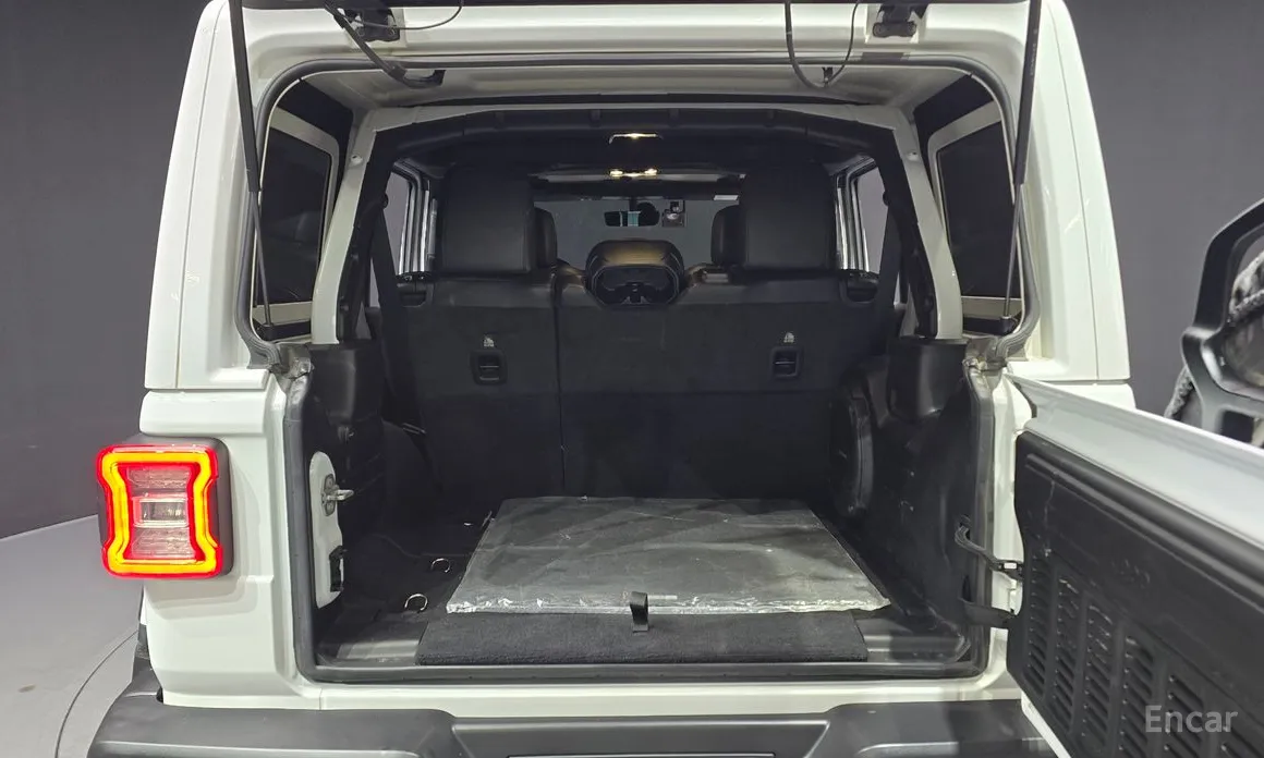 Фото 20 - Jeep Wrangler