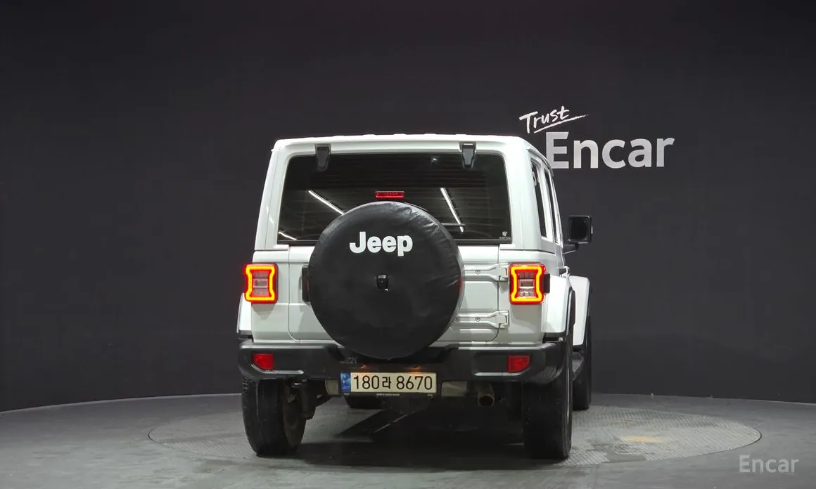 Фото 4 - Jeep Wrangler