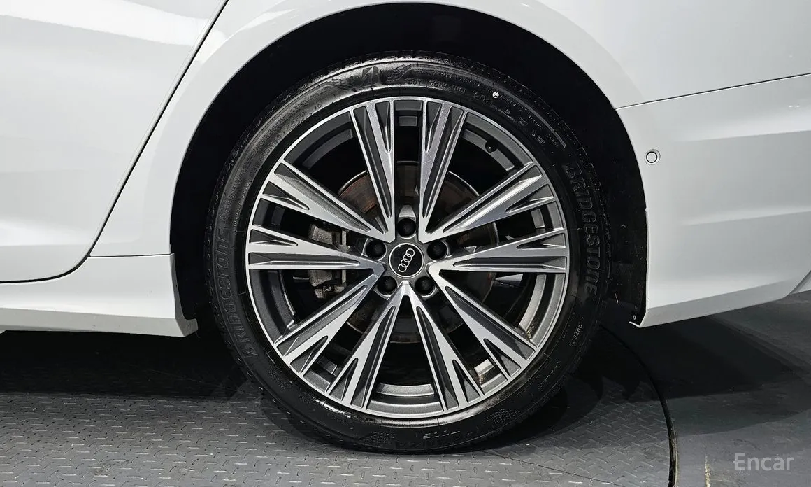 Фото 5 - Audi A6