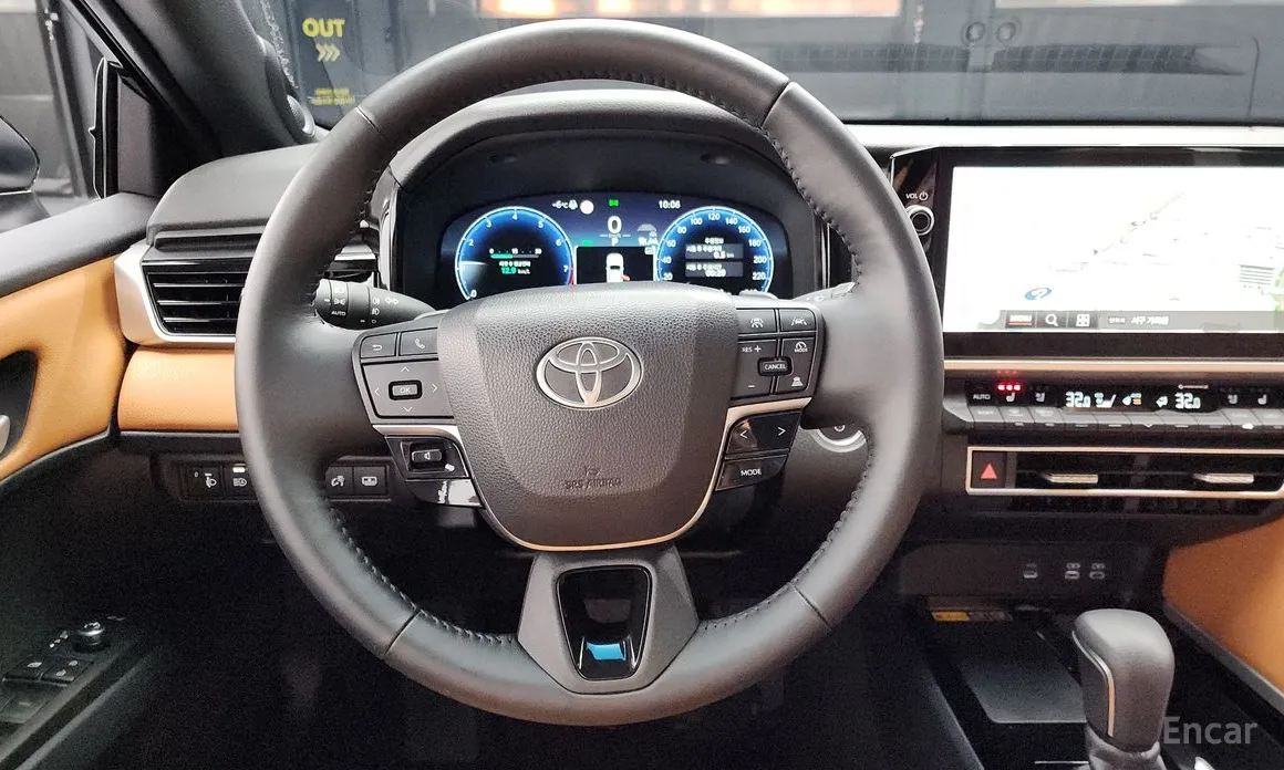 Фото 13 - Toyota Camry